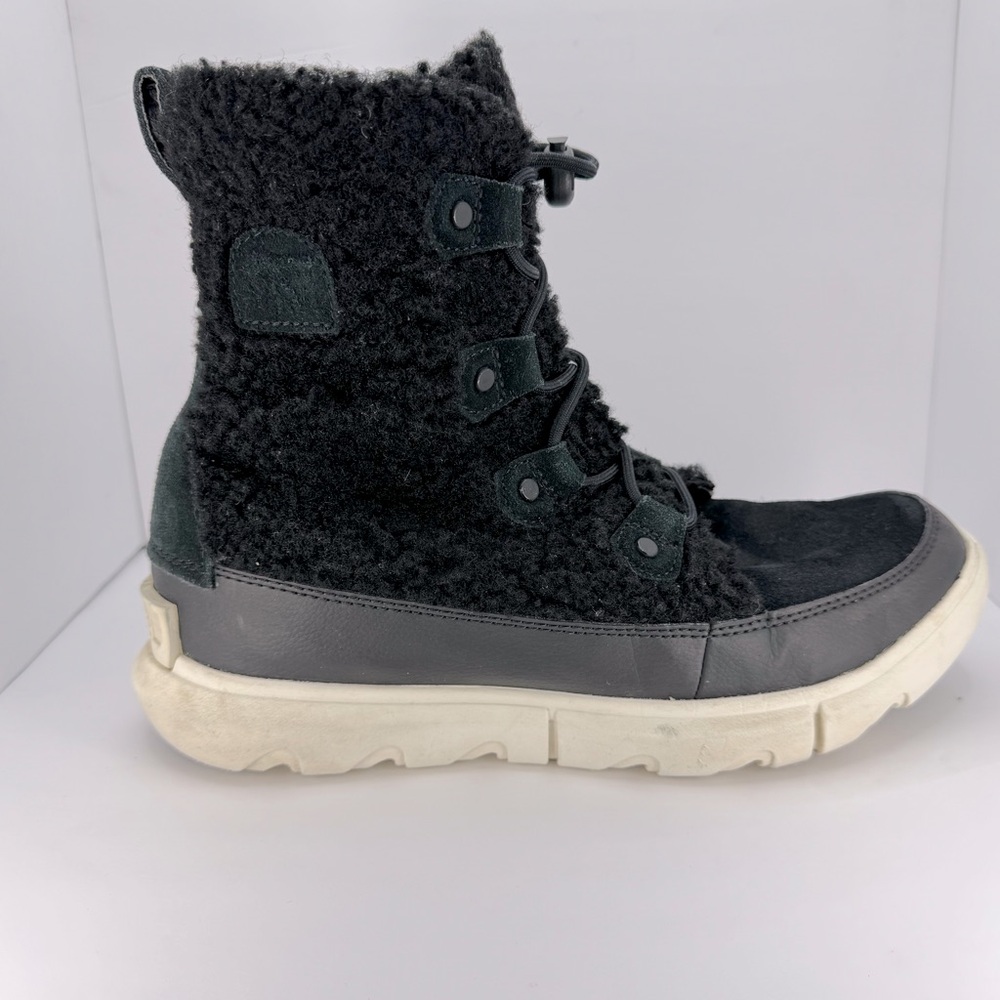 Sorel Faux Fur Explorers With leather Trim SZ 7 Color Black & White. - Picture 5 of 9